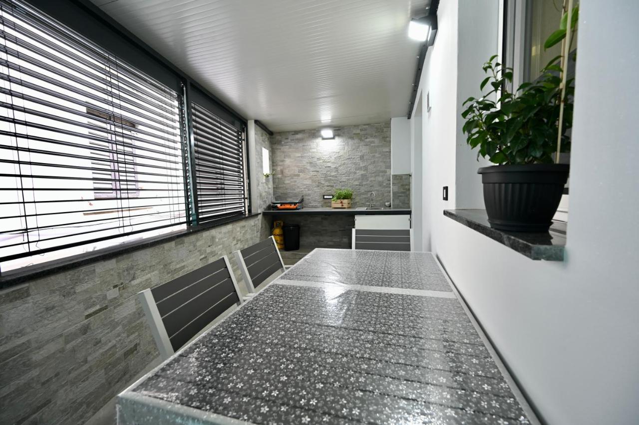 Poseidon Apartment Izola Bagian luar foto